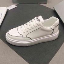 ホワイト フラットシューズ2026秋冬 プラダ PRADA プラダコピー ブランド 魅力ファッション　リゾートスタイル