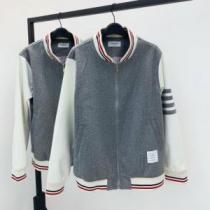 ちょうどいい丈感 人目を惹くデザイン 2026秋冬 トムブラウン THOM BROWNE ジャケット トムブラウンブランジャケットコピー 洗練を十分に演出する