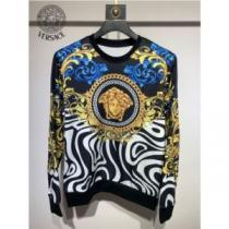 圧倒的な高級感 2026秋冬 ジップパーカー 迷彩総柄 ヴェルサーチVERSACE プルオーバーパーカー ヴェルサーチコピーブランド オシャレロゴパーカー