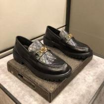 希少価値大！2026秋冬 脱ぎ履きしやすい/着脱しやすい ヴェルサーチVERSACE ビジネスシューズ ファッション 人気 ヴェルサーチスーパーコピー 激安