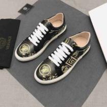 スニーカー 2026秋冬 ヴェルサーチVERSACE フラットシューズ 流行を超えた定番シューズ 人気商品登場 ヴェルサーチブランド コピー