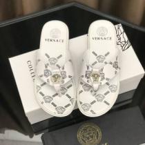 2色可選 トングサンダル 履き心地抜群 軽量で疲れにくい 2026春夏 ヴェルサーチVERSACE スリッパ ヴェルサーチコピー 早くも完売している
