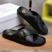 コンフォート 2026春夏 ヴェルサーチVERSACE スリッパ ヴェルサーチスーパーコピー 大人 トレンド シックスタイルに活躍 飽きの来ない