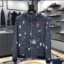 完売必至の人気モデルをご紹介 2026秋冬 2色可選 適度な厚み ルイ ヴィトン LOUIS VUITTON ルイ ヴィトンコピー  ジャケット 軽量ジャケット