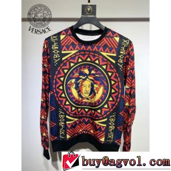 2026秋冬 ヴェルサーチVERSACE ヴェルサーチスーパーコピー 個性的なデザ プルオーバーパーカー 人目を惹くデザイン オリジナルプリント