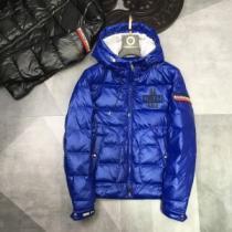 着心地 の良い 上品な輝きを放つ形 2026秋冬 モンクレールスーパーコピー  モンクレール MONCLER ダウンジャケット 撥水加工の施された 