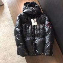 程よい光沢感がある モンクレールコピー ブランド 2026秋冬 モンクレール MONCLER 争奪戦必至 ファション性の高い ダウンジャケット