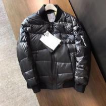 光沢のある 2026秋冬 ダウンジャケット モンクレールブランドスーパーコピー モンクレール MONCLER 芸能人に愛用者続出 高級感ある