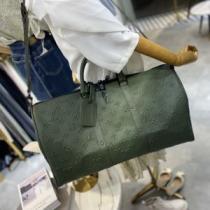 2026秋冬 ルイ ヴィトン LOUIS VUITTON 旅行用バッグ 非凡な容量 綺麗に決まるフォルム！2色可選 ルイ ヴィトンブランドスーパーコピー.45.