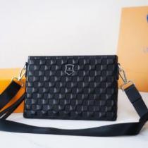 ポーチ ショルダーベルト付 人気新品★超特価★ ルイ ヴィトンスーパーコピー 2026秋冬 ルイ ヴィトン LOUIS VUITTON.45.
