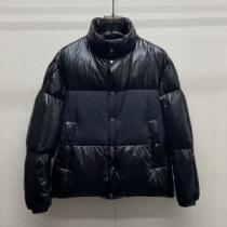 ダウンジャケット メンズ 2026秋冬 モンクレール MONCLER 活用できるアイテム モンクレールコピーブランド 防寒具としての機能もバッチリ