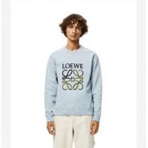 ロエベコピーブランド 2026秋冬 ロエベ LOEWE コーデ 知的なムードを演出 プルオーバーパーカー 風合いの出る スタイリッシュ 