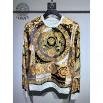 2026秋冬 ヴェルサーチVERSACE ヴェルサーチブランド コピー 最安値に挑戦 総柄 プルオーバーパーカー 存在感のある