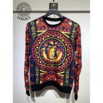 2026秋冬 ヴェルサーチVERSACE ヴェルサーチスーパーコピー 個性的なデザ プルオーバーパーカー 人目を惹くデザイン オリジナルプリント
