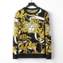 2色可選 海外セレブ愛用 セーター ヴェルサーチブランドコピー 2026秋冬 ヴェルサーチVERSACE エレガントな装い おしゃれな装い
