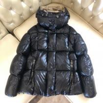 人気商品登場 2026秋冬 肌寒い季節に欠かせない モンクレール MONCLER ライトダウンジャケット スリムなシルエットデザイン