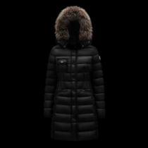 2026秋冬 優しくボーディを包んでくれる モンクレール MONCLER スタイリッシュな印象 ダウンプレミアムダウンジャケット