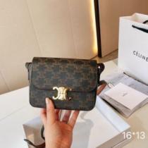 セリーヌブランドコピー 2026秋冬 セリーヌ CELINE  バランスのいい大きさ 斜め掛けバッグ ショートパンツ 確定となる上品.352.