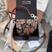 2026秋冬 セリーヌ CELINE セリーヌブランド 偽物 通販 圧倒的な高級感 斜め掛けバッグ 4色可選 スーツにぴったり.352.