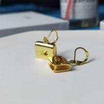 イヤリング フック ピアス 2026 セリーヌ CELINE 個性的なデザ セリーヌブランドコピー きらめく.563.