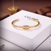 人気商品登場 ペア セリーヌブランド コピー 2026 セリーヌ CELINE イヤリング パール 揺れる.563.