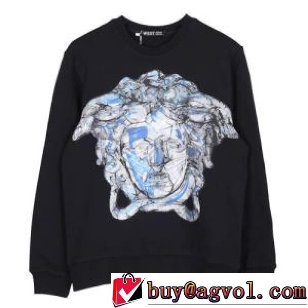 ヴェルサーチブランドスーパーコピー 2026秋冬 オリジナル オシャレロゴパーカー スタイリッシュ ヴェルサーチVERSACE プルオーバーパーカー