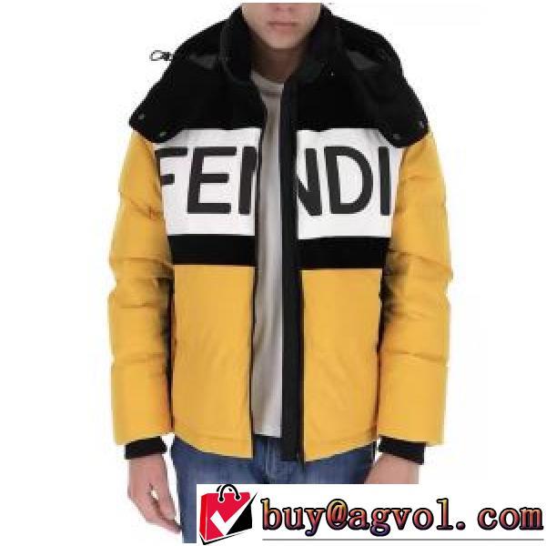 利便性に優れ 2026秋冬 軽量ダウンジャケット 首周りもあったかい フェンディ FENDI フェンディ偽物ブランド 何にでも合わせ易く格好良く決まる フィルパワーの高い フード部分は取り外し可能 コーデに合わせ 軽くて暖かい 
