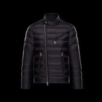 モンクレールコピー 2026秋冬 防風性に優れ ダウンジャケット メンズ モンクレール MONCLER 綺麗に決まるフォルム！ 着心地 の良い