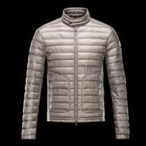 高級感を備えている 2025秋冬 モンクレール MONCLER モンクレールブランド コピー ダウンジャケット メンズ 3色可選 防寒具としての機能もバッチリ 大人っぼい