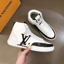 2色可選 ルイ ヴィトンコピー 足馴染みのいい 2026秋冬 ルイ ヴィトン LOUIS VUITTON 芸能人に愛用者続出 ハイトップシューズ ポップ