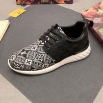 セレブ愛用の超人気商品 2026秋冬 ルイ ヴィトン LOUIS VUITTON ルイ ヴィトン偽物ブランド スニーカー バレーボールシューズ ファッション 人気 2色可選
