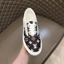 2026秋冬 ルイ ヴィトン LOUIS VUITTON ルイ ヴィトンブランドコピー セレブ愛用の超人気商品 カジュアルシューズ 2色可選 飽きの来ない レースアップシューズ