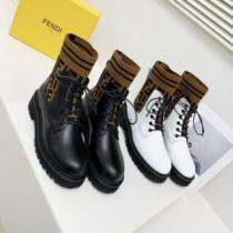 フェンディブランド コピー 2026秋冬 フェンディ FENDI デザイン性の高い ショートブーツ 2色可選 リゾートスタイル