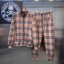 バーバリー BURBERRY 争奪戦必至 バーバリーブランドコピー 2026秋冬 おしゃれさ抜群パーカ 秋の定番 セットアップ上下