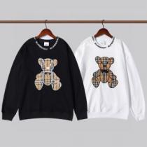 バーバリーブランドスーパーコピー 優美なお出かけスタイル バーバリー BURBERRY プルオーバーパーカー 2026秋冬 おしゃれさ抜群パーカ プリントパーカ 2色可選