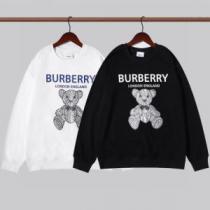 プルオーバーパーカー 2026秋冬 バーバリーブランドコピー 2色可選 ロゴパーカー 最安値に挑戦 バーバリー BURBERRY 存在感のある オリジナルプリント