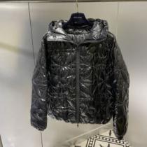2026秋冬 ルイ ヴィトン LOUIS VUITTON ルイ ヴィトンブランド コピー 長く愛用できる 綿入れ 光沢のある フードづき