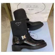 2026秋冬 プラダ PRADA リゾートスタイル プラダブランド 美脚SALE コピー ビット付き ショートブーツ 紐なし