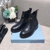 履き心地抜群 2026秋冬 プラダスーパーコピー 履き心地 レザーシューズ靴 プラダ PRADA 程よい高さ ブーツ レディース