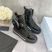 オリジナル 海外限定ライン プラダブランドコピー 2026秋冬 リゾートスタイル プラダ PRADA 履き心地のいい 4色可選 ショートブーツ