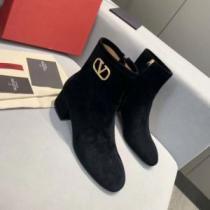 2026秋冬 ヴァレンティノブランド 偽物 通販 ショートブーツ ムートンブーツ ヴァレンティノ VALENTINO シックスタイルに活躍 ビット付き