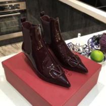 ヴァレンティノスーパーコピー 激安 2026秋冬 ヴァレンティノ VALENTINO 2色可選 フロントVカット もっとも高い人気を誇る  レザーシューズ靴 オリジナル