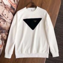 プラダスーパーコピー 高級感漂わせる シンプルなデザイン 2026秋冬 プリントパーカ プラダ PRADA 2色可選  プルオーバーパーカー 秋の定番