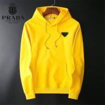 プラダブランド 偽物 通販 秋の定番 プリントパーカ 2026秋冬 帽子付き プラダ PRADA 一番人気の新作はこれ パーカー 3色可選 リブ付