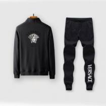 2026秋冬 ヴェルサーチVERSACE ヴェルサーチブランド コピー 最安値に挑戦 セットアップ上下 3色可選 適度な厚み