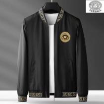 着心地抜群 2026秋冬 ジャケット ヴェルサーチブランド コピー ヴェルサーチVERSACE エレガントな装い 適度な厚み