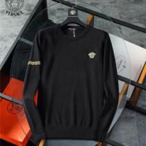 スタイリッシュな印象 2026秋冬 セーター おしゃれな装い 適度な厚み 2色可選 ヴェルサーチVERSACE ヴェルサーチスーパーコピー