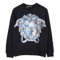 ヴェルサーチブランドスーパーコピー 2026秋冬 オリジナル オシャレロゴパーカー スタイリッシュ ヴェルサーチVERSACE プルオーバーパーカー