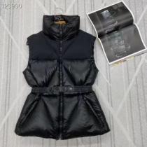 モンクレールコピー ダウンジャケット ベスト 腰の括れ 2025秋冬 レディな魅力を モンクレール MONCLER 軽くて暖かい