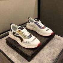 ランニングシューズ アルマーニ ARMANI カジュアルシュッズ アルマーニ偽物ブランド 軽い履き心地 2026秋冬 オリジナル 2色可選 着用 ファッション 人気 リゾートスタイル